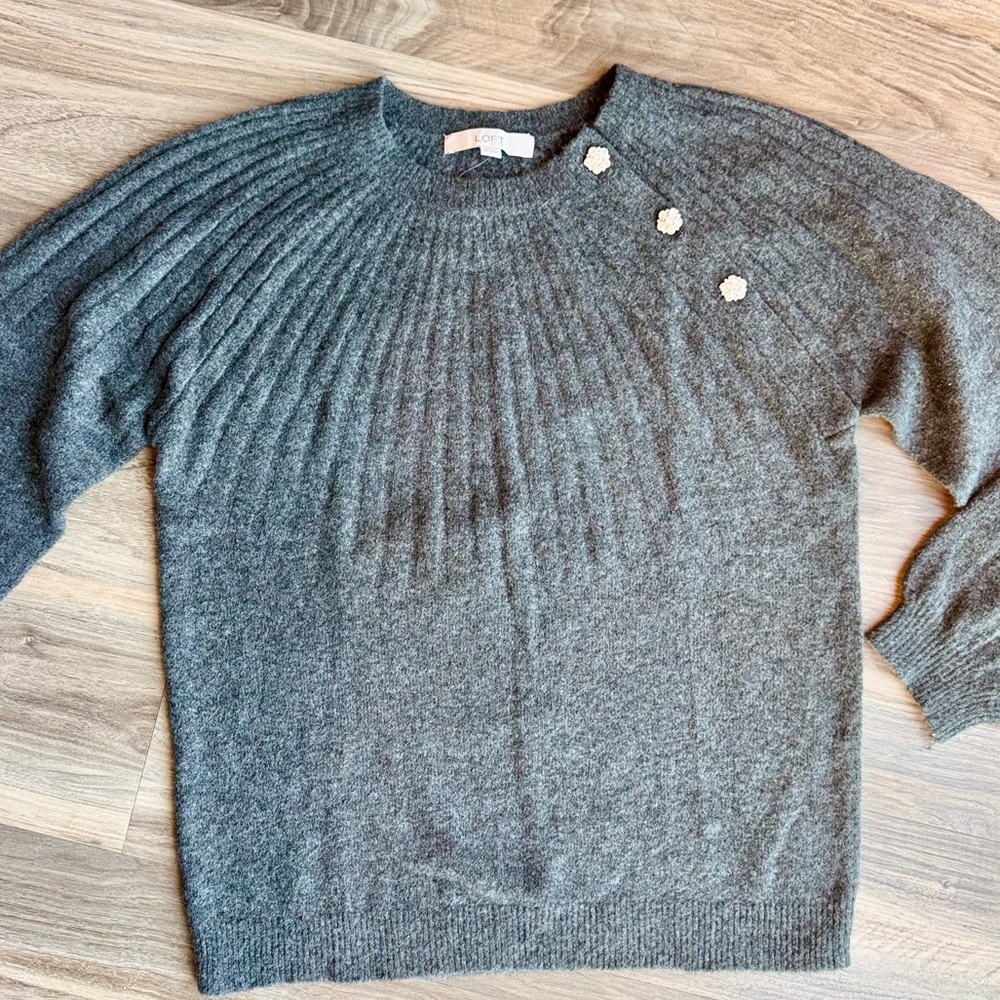 LOFT Ribbed Crewneck Sweater Shoulder Button Detail Gray‎ Medium - Picture 3 of 13
